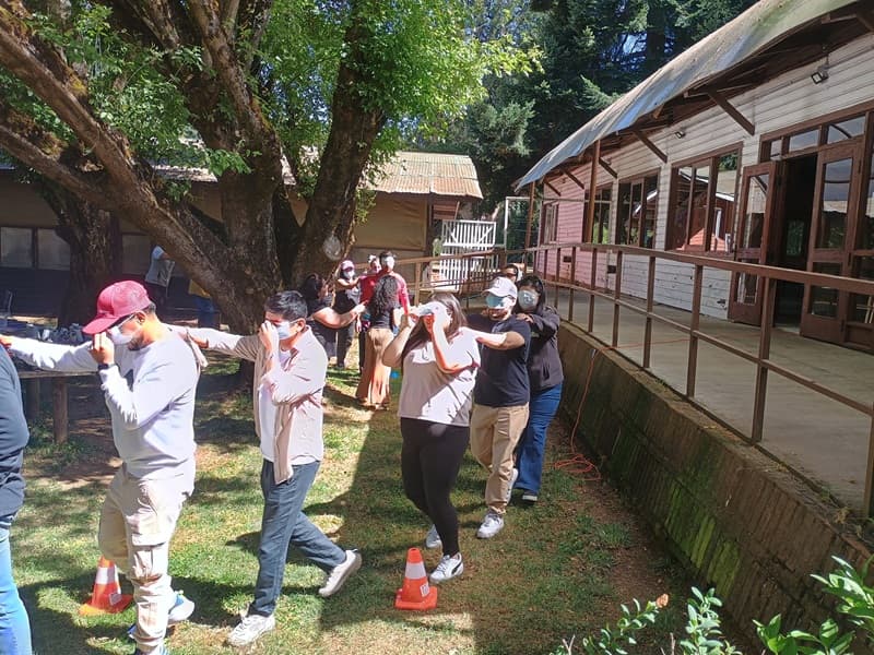 Dinámicas de trabajo en equipo al aire libre