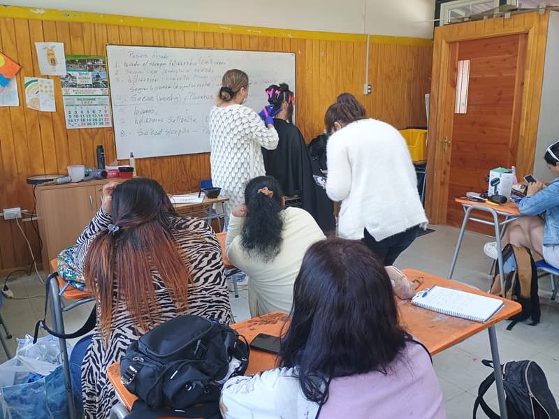 Clases de oficios en espacios comunitarios